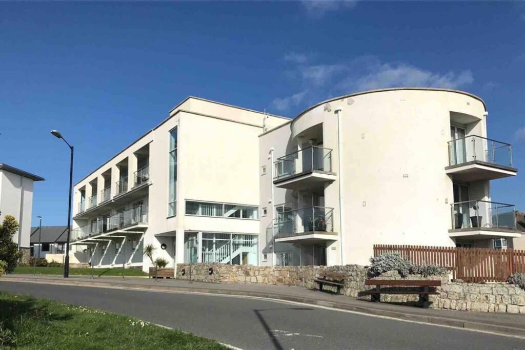 Beautiful 3 Bedroom Apartment By The Sea Newquay  Bagian luar foto